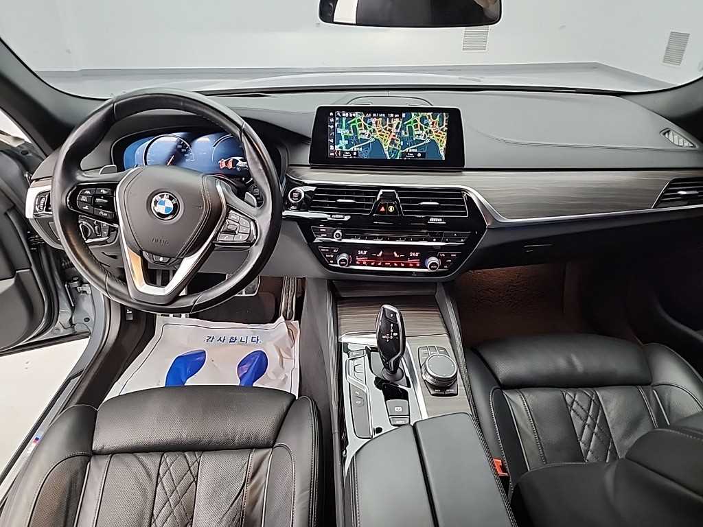 BMW 5시리즈(7세대) 530i xDrive M스포츠팩 플러스