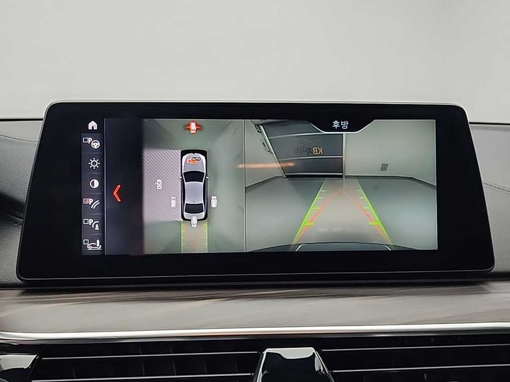 BMW 5시리즈(7세대) 530i xDrive M스포츠팩 플러스 - 이미지 8