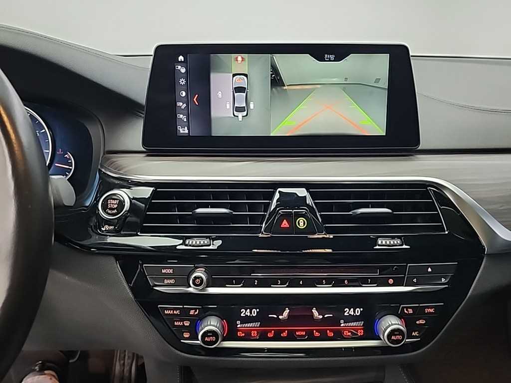 BMW 5시리즈(7세대) 530i xDrive M스포츠팩 플러스 - 이미지 14