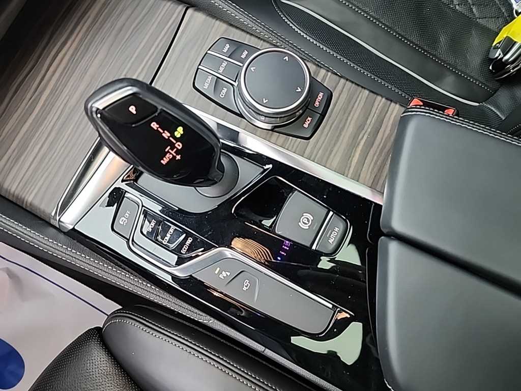 BMW 5시리즈(7세대) 530i xDrive M스포츠팩 플러스 - 이미지 11