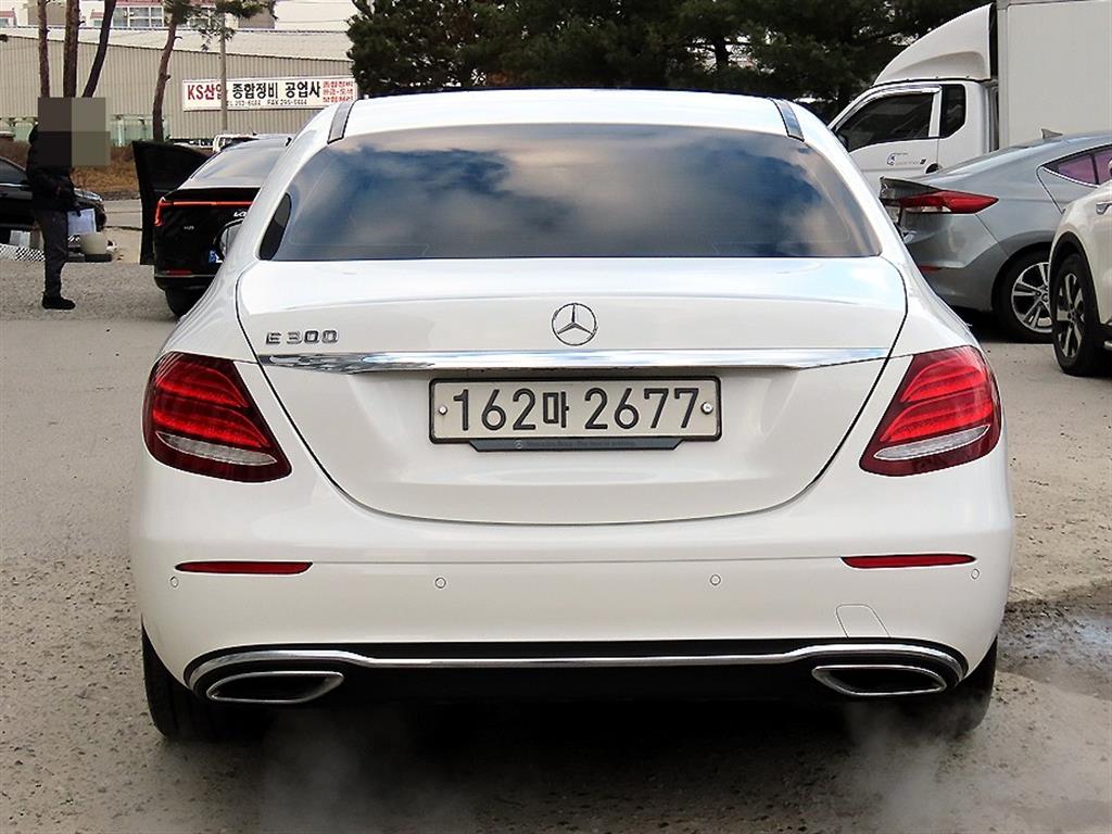 벤츠 E클래스(5세대) E300 아방가르드 - 이미지 4