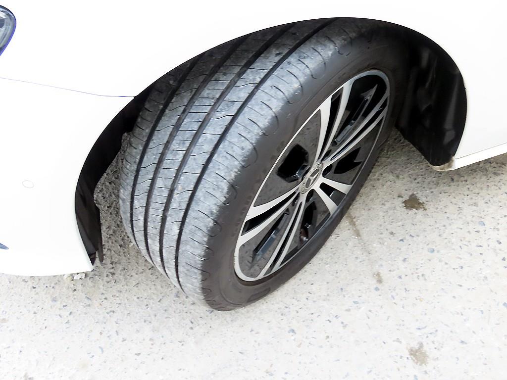 벤츠 E클래스(5세대) E300 아방가르드 - 이미지 20