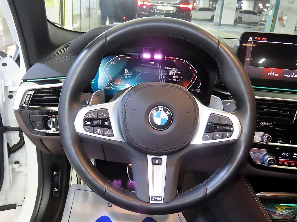BMW 5시리즈(7세대) 530i xDrive M 스포츠팩 - 이미지 18