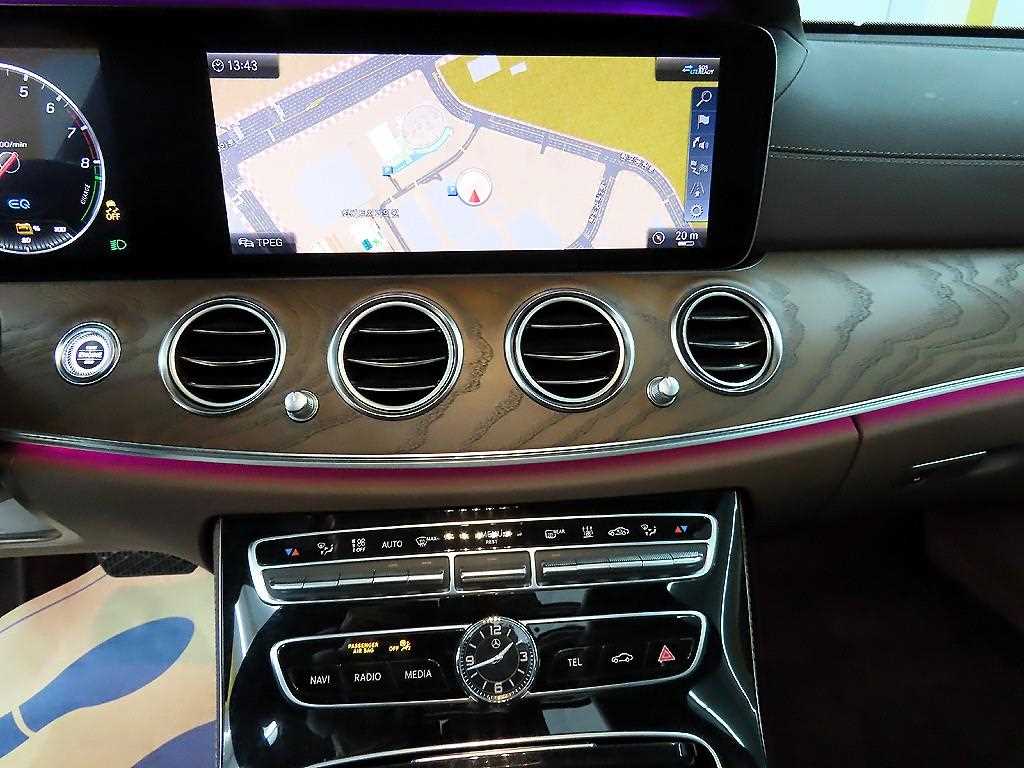 벤츠 E클래스(5세대) E300e 4매틱 익스클루시브 - 이미지 9