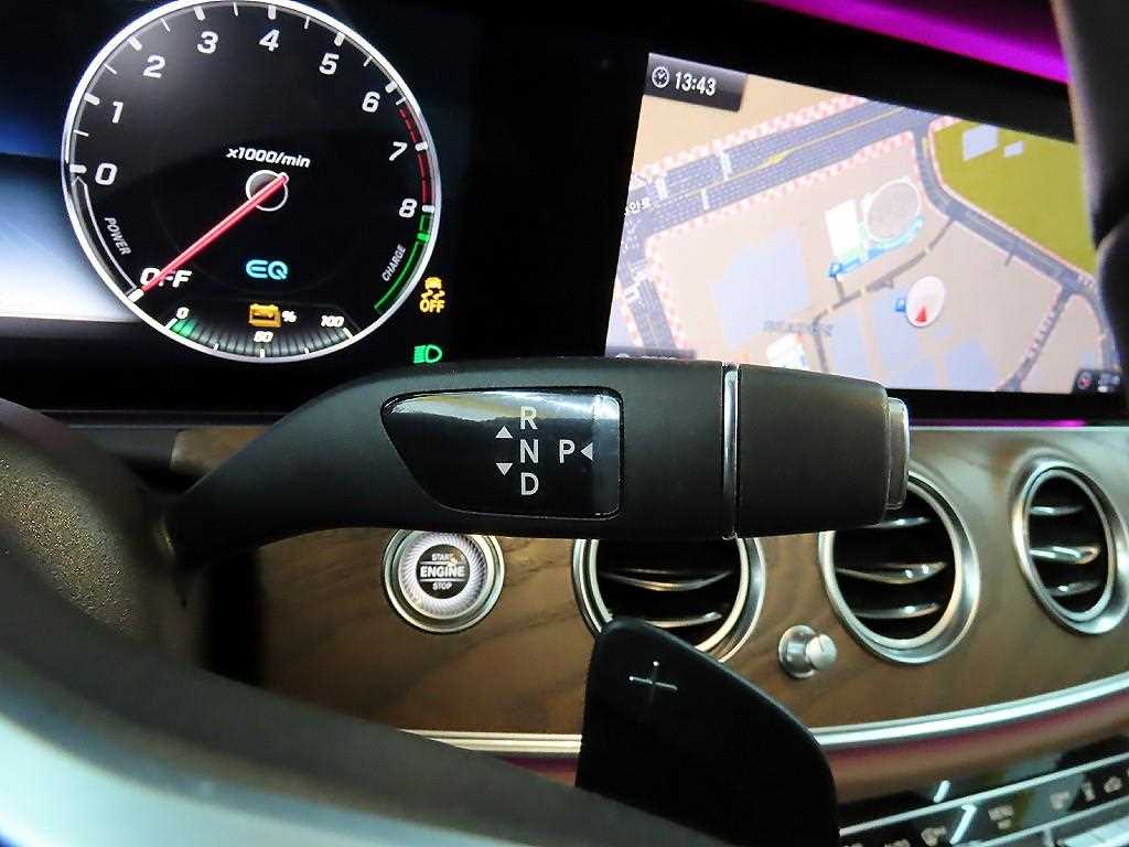 벤츠 E클래스(5세대) E300e 4매틱 익스클루시브 - 이미지 15