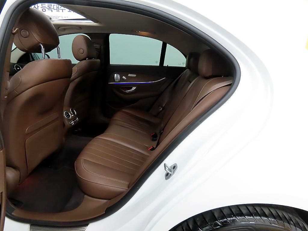 벤츠 E클래스(5세대) E300e 4매틱 익스클루시브 - 이미지 12