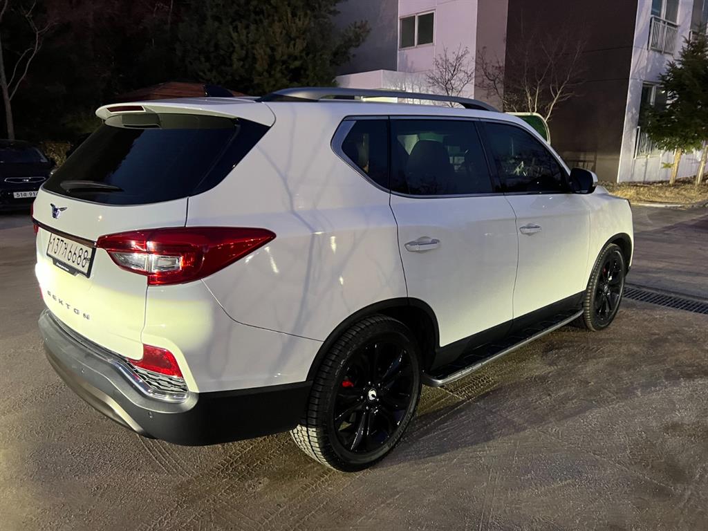 KG모빌리티(쌍용) G4 렉스턴 2.2 4WD 화이트 에디션 - 이미지 3