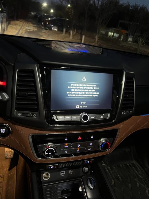 KG모빌리티(쌍용) G4 렉스턴 2.2 4WD 화이트 에디션 - 이미지 8