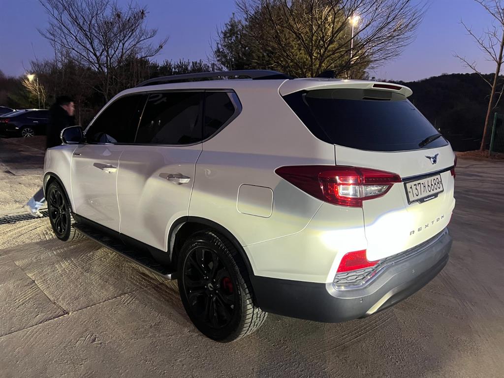 KG모빌리티(쌍용) G4 렉스턴 2.2 4WD 화이트 에디션 - 이미지 10