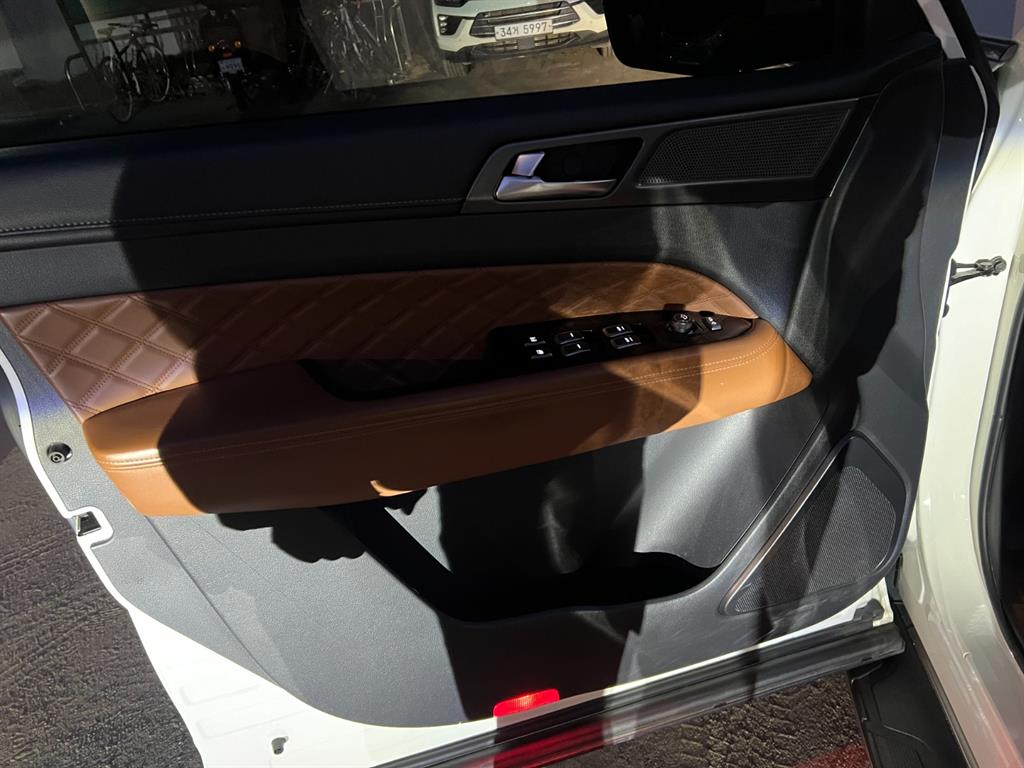 KG모빌리티(쌍용) G4 렉스턴 2.2 4WD 화이트 에디션 - 이미지 6