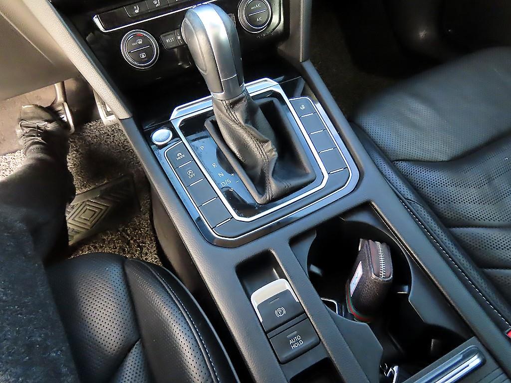 폭스바겐 아테온 2.0 TDI 엘레강스 프레스티지 - 이미지 15