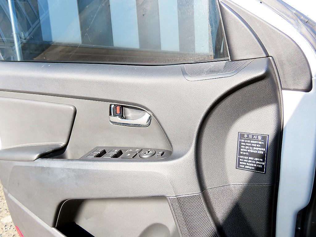 기아 스포티지 R 디젤 R2.0 2WD TLX 고급형 - 이미지 18