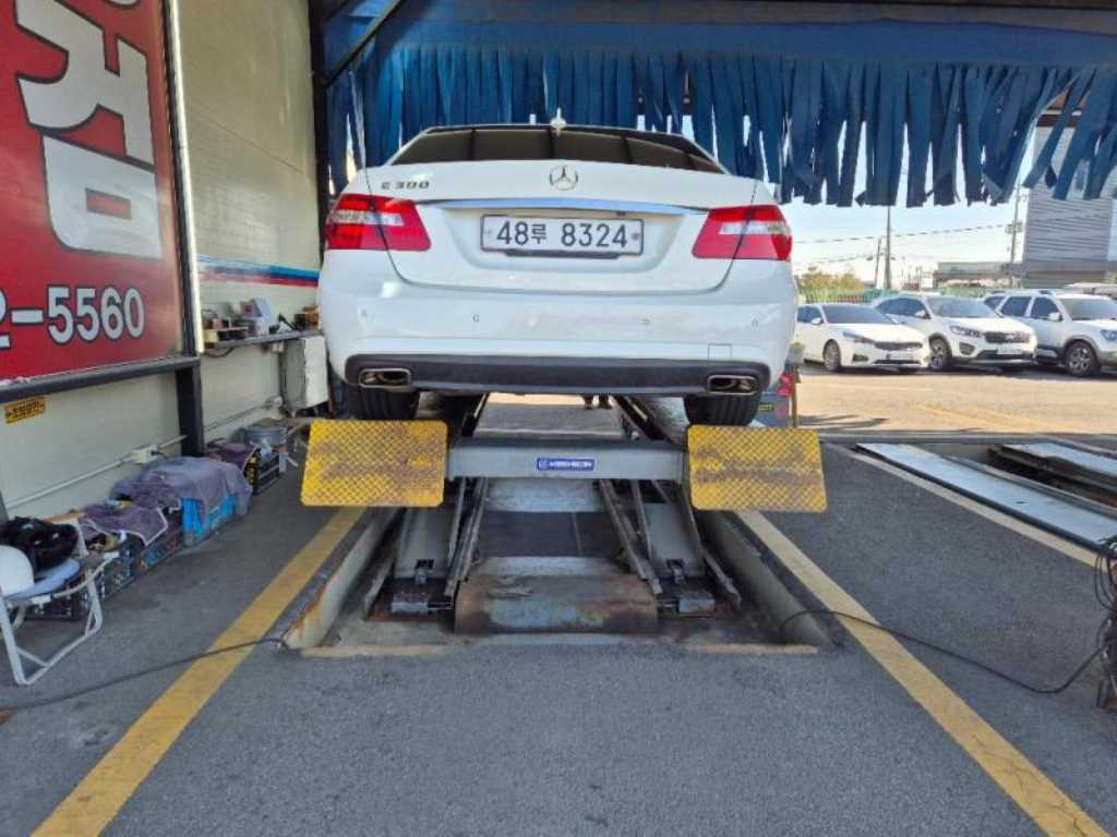 벤츠 E클래스(4세대) E300 아방가르드 스포츠팩 - 이미지 2