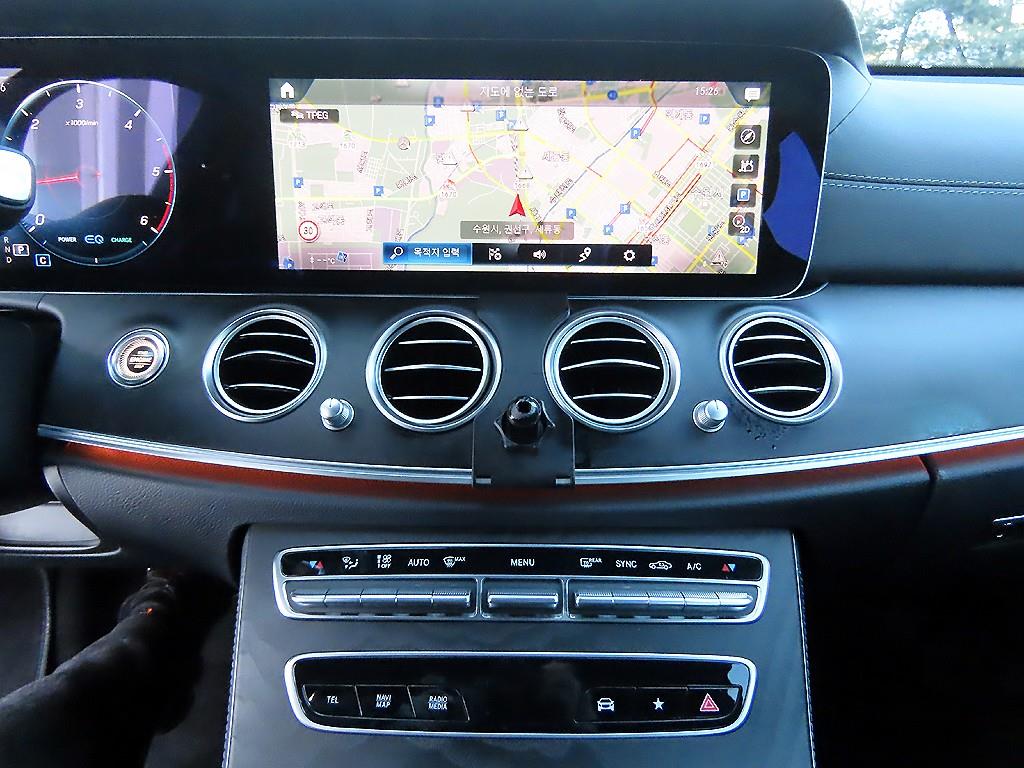 벤츠 E클래스(5세대) E220d 4매틱 AMG 라인 - 이미지 10