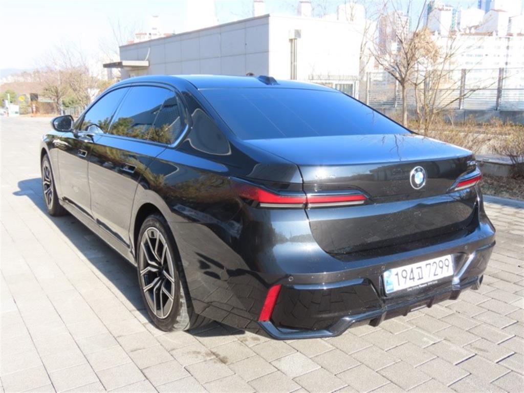 BMW 7시리즈(7세대) 740d xDrive M 스포츠 - 이미지 5