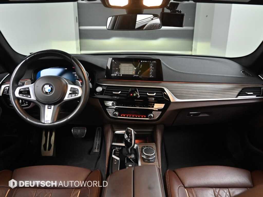BMW 5시리즈(7세대) 530i M스포츠팩 플러스 - 이미지 12