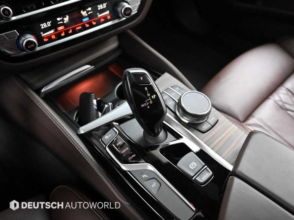 BMW 5시리즈(7세대) 530i M스포츠팩 플러스 - 이미지 11