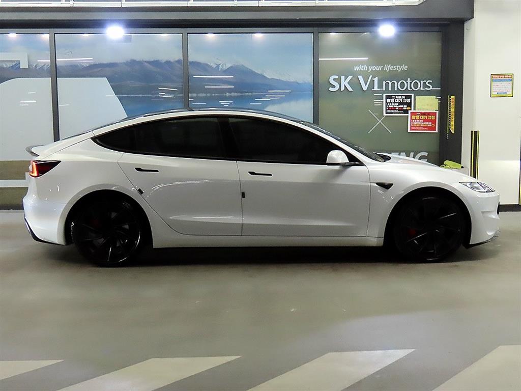 테슬라 모델 3 AWD 퍼포먼스 - 이미지 4