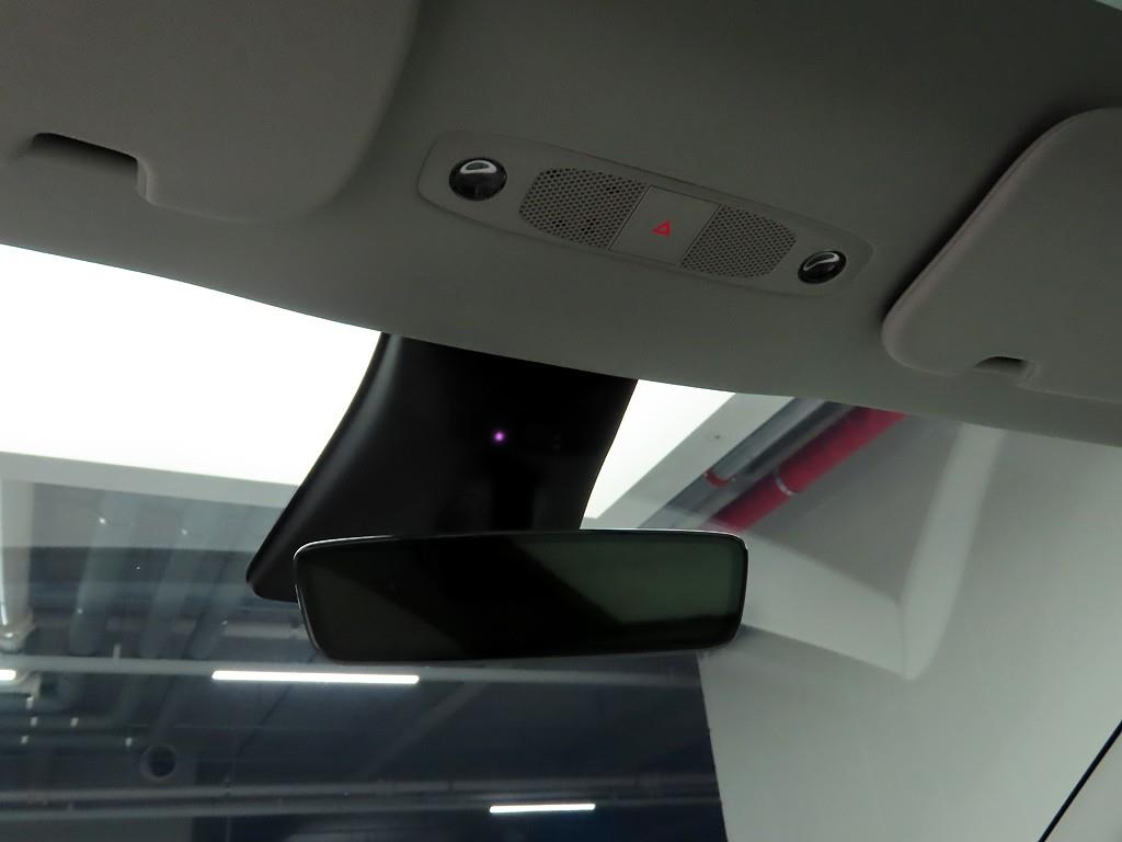 테슬라 모델 Y RWD - 이미지 12