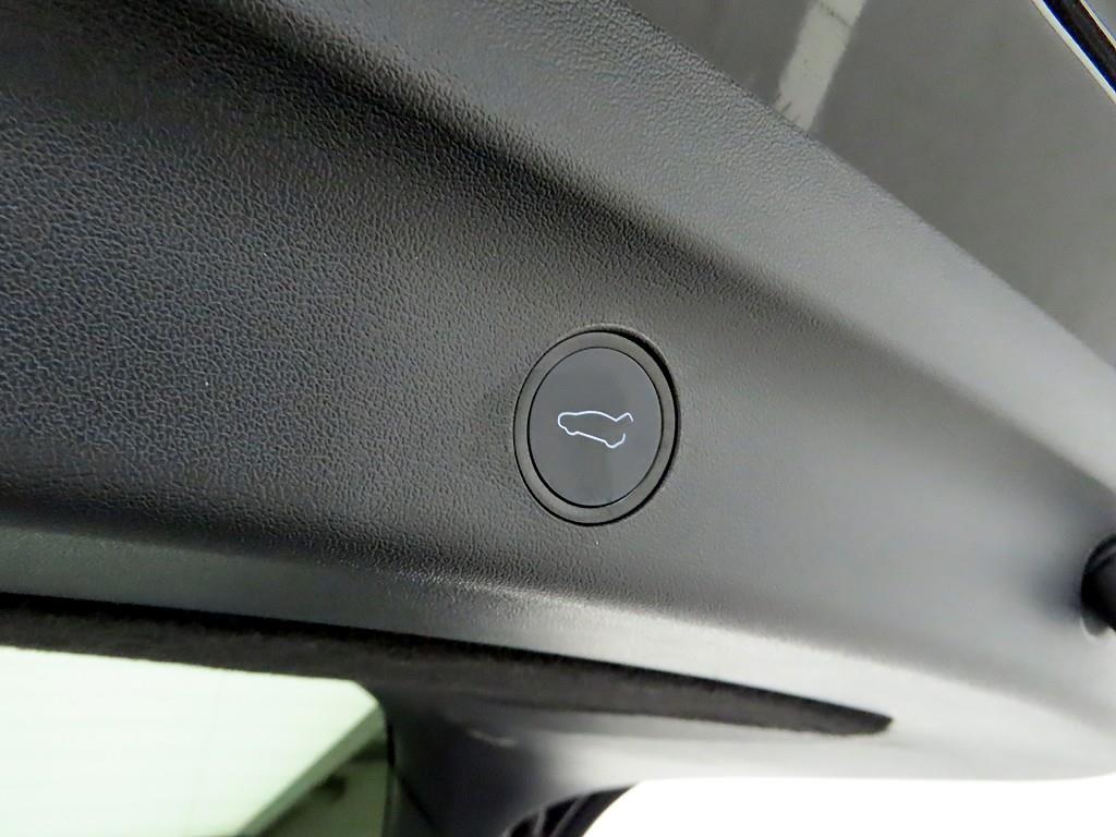 테슬라 모델 Y RWD - 이미지 17