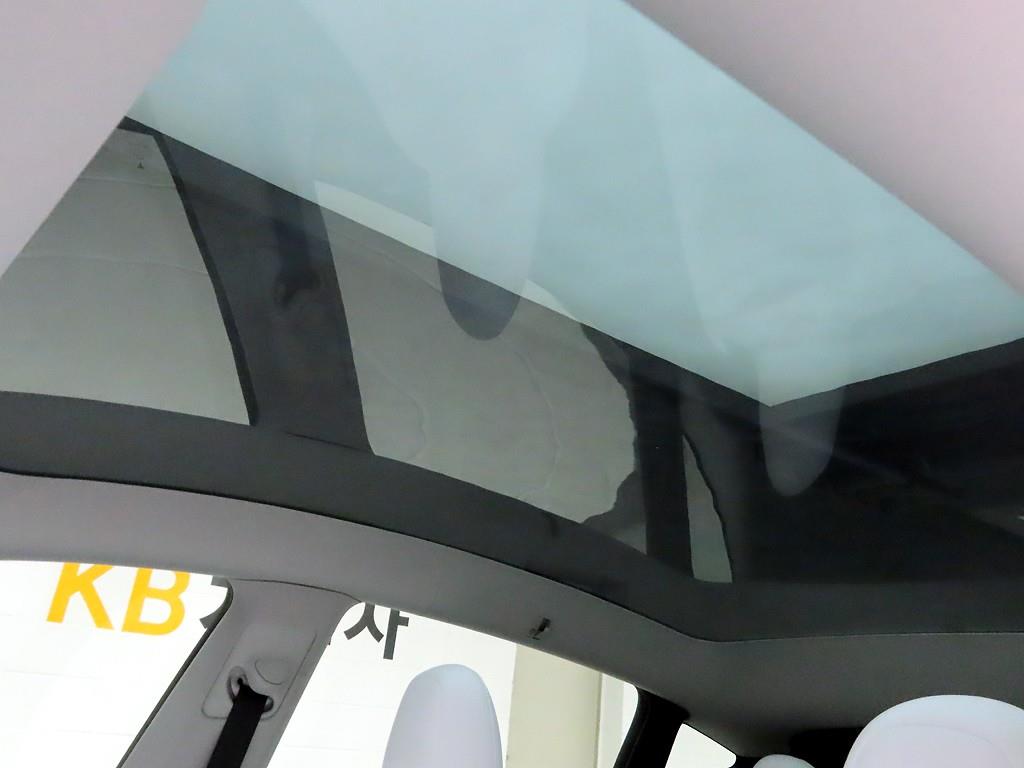 테슬라 모델 Y RWD - 이미지 15