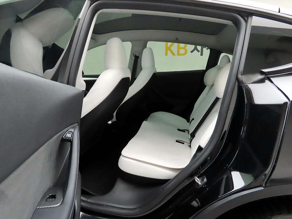 테슬라 모델 Y RWD - 이미지 16