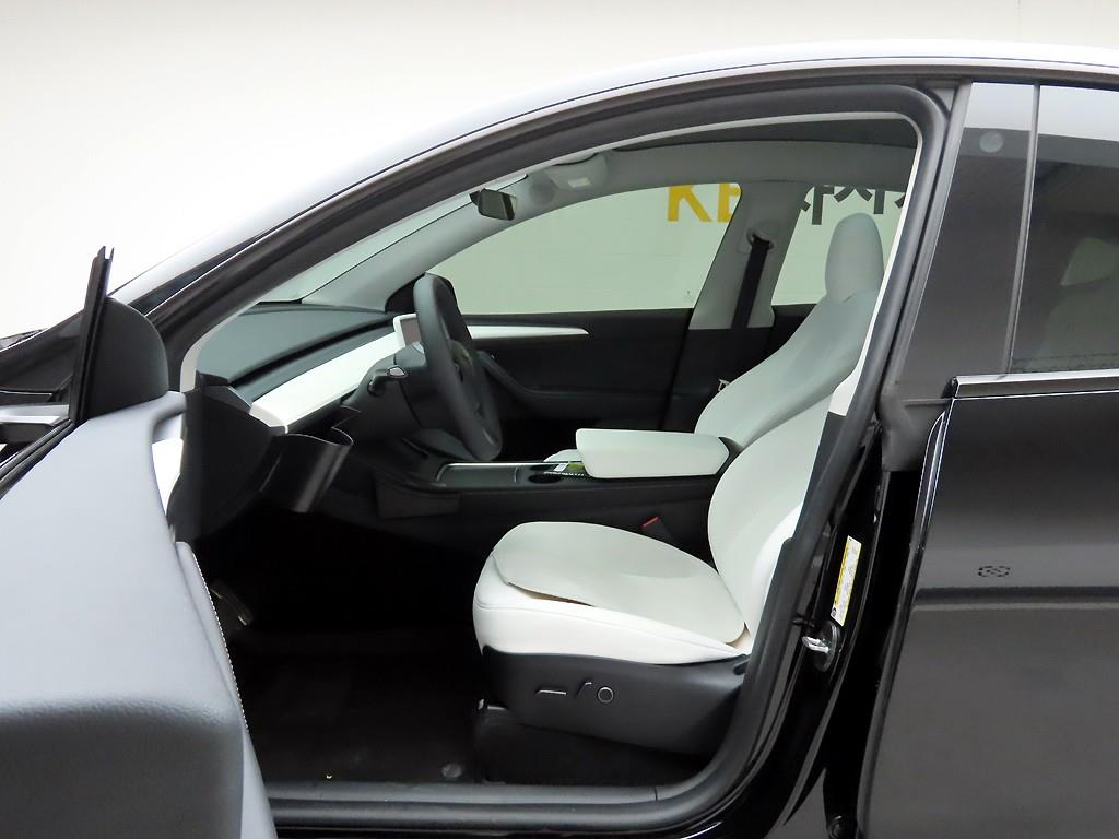 테슬라 모델 Y RWD - 이미지 8