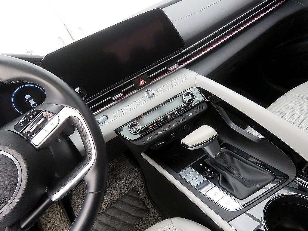 현대 아반떼(CN7) 1.6 가솔린 인스퍼레이션 - 이미지 2