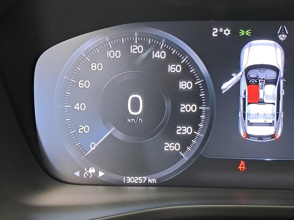 볼보 XC40 2.0 T4 AWD 인스크립션 - 이미지 10