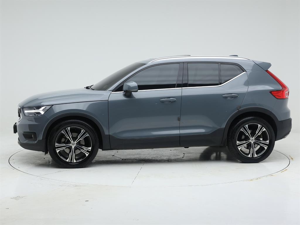 볼보 XC40 2.0 T4 AWD 인스크립션 - 이미지 5