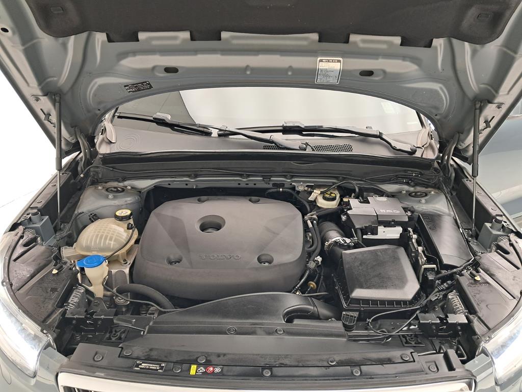 볼보 XC40 2.0 T4 AWD 인스크립션