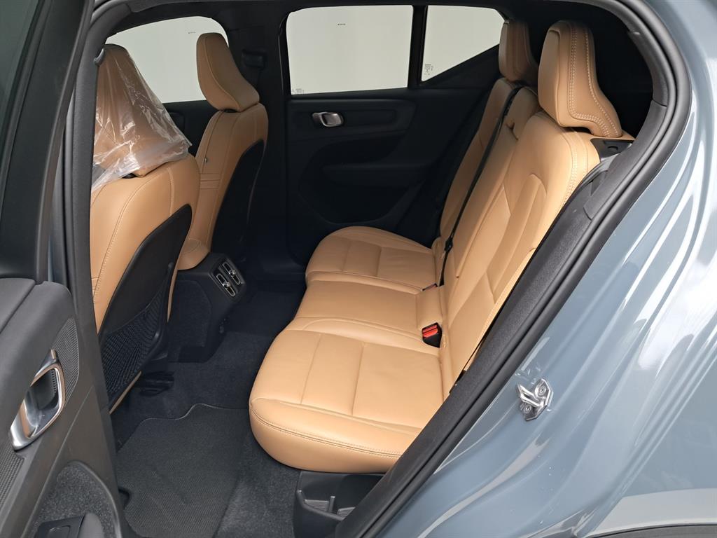 볼보 XC40 2.0 T4 AWD 인스크립션 - 이미지 9