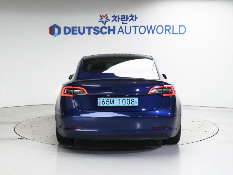 테슬라 모델 3 AWD 롱 레인지 - 이미지 17