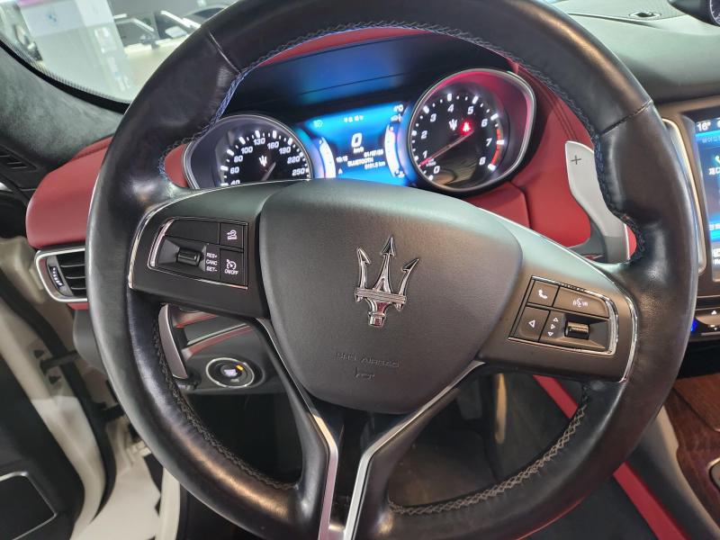 마세라티 르반떼 3.0 - 이미지 13