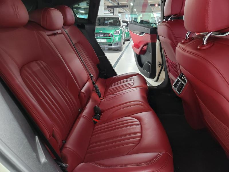 마세라티 르반떼 3.0 - 이미지 16