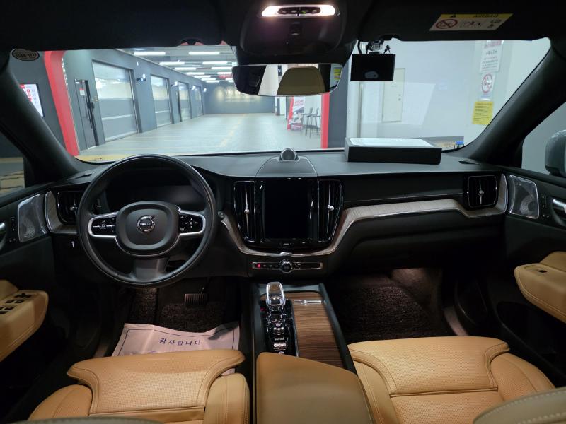 볼보 XC60(2세대) B5 AWD 인스크립션 - 이미지 9