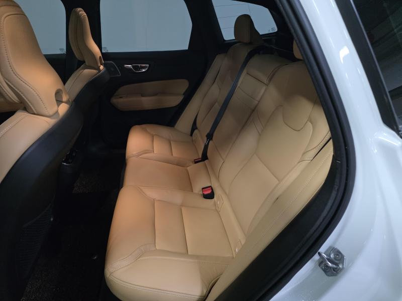 볼보 XC60(2세대) B5 AWD 인스크립션 - 이미지 19