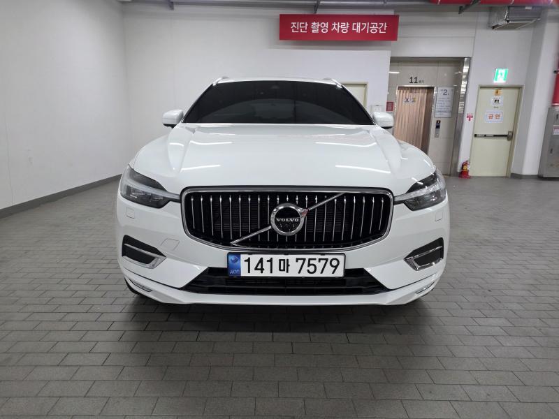 볼보 XC60(2세대) B5 AWD 인스크립션 - 이미지 2