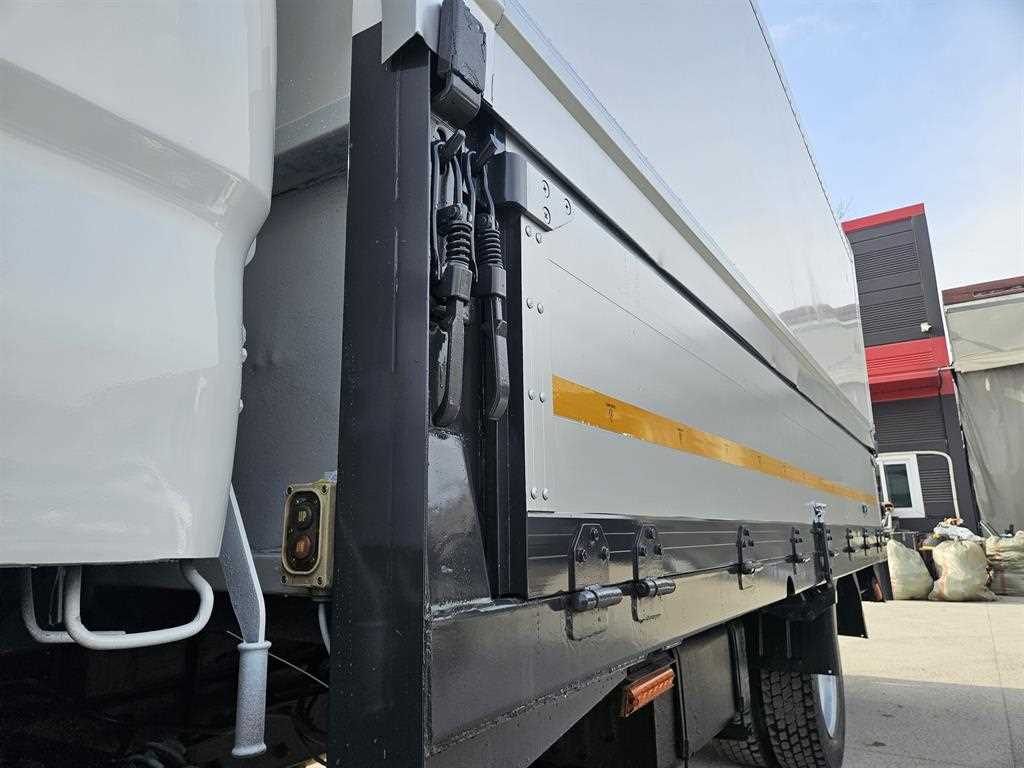 현대 e-마이티 윙바디 2.5톤 - 이미지 3