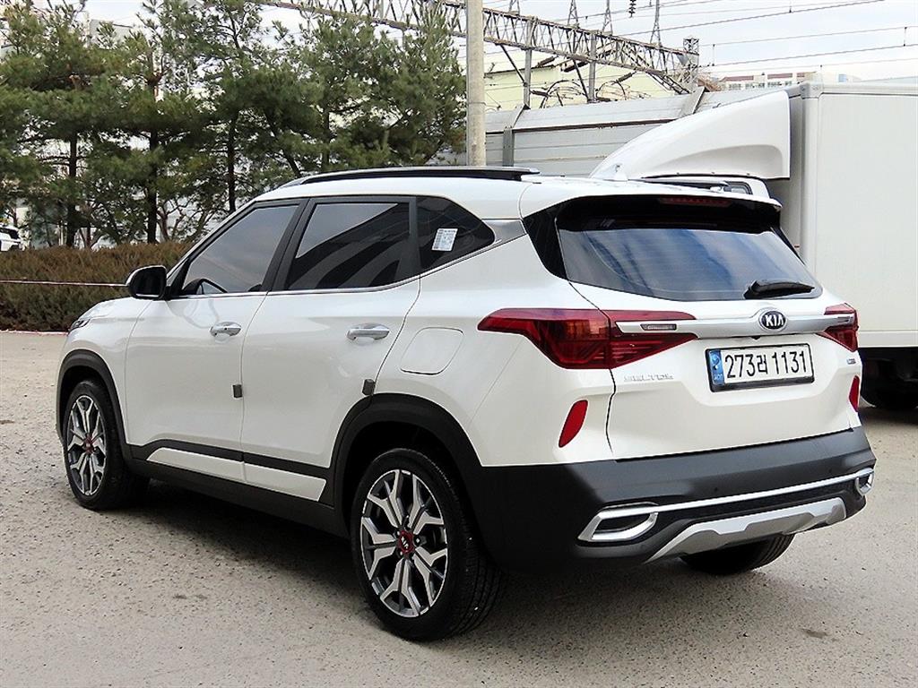 기아 셀토스 1.6 가솔린 2WD 시그니처 - 이미지 2