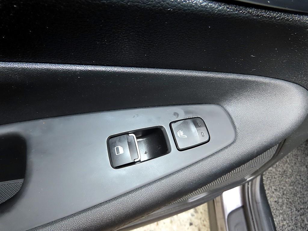 현대 더 뉴싼타페 디젤 2.2 2WD 프리미엄 초이스 - 이미지 18