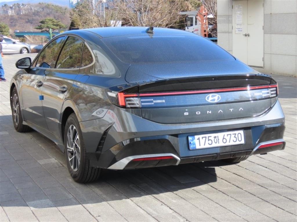 현대 쏘나타 디 엣지 하이브리드 2.0 HEV 프리미엄 - 이미지 17