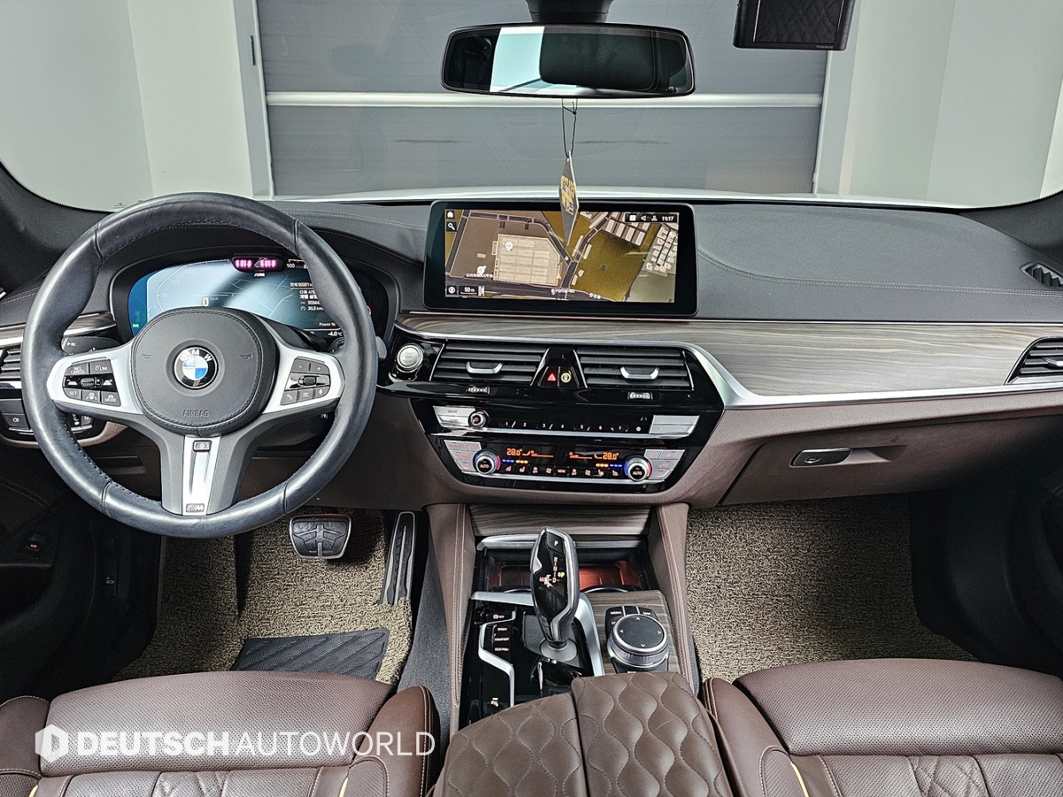 BMW 5시리즈(7세대) 523d M 스포츠팩 - 이미지 8