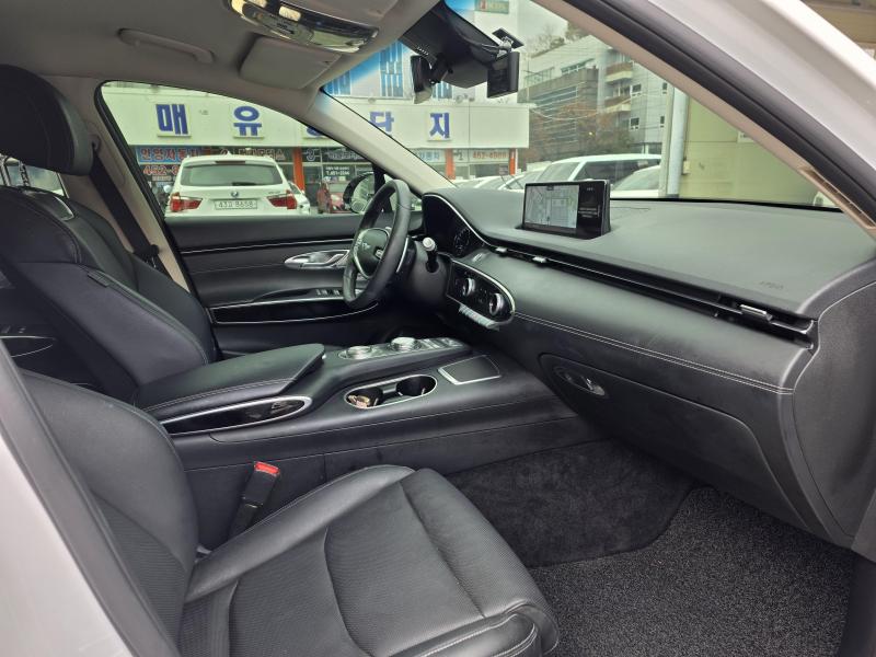 제네시스 GV70 2.2 디젤 AWD 기본형 - 이미지 6