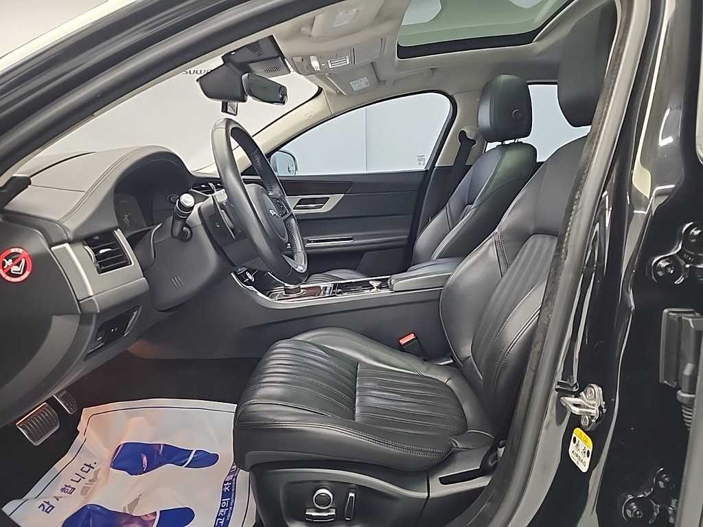 재규어 XF(2세대) 2.0 20d AWD 포트폴리오 - 이미지 14