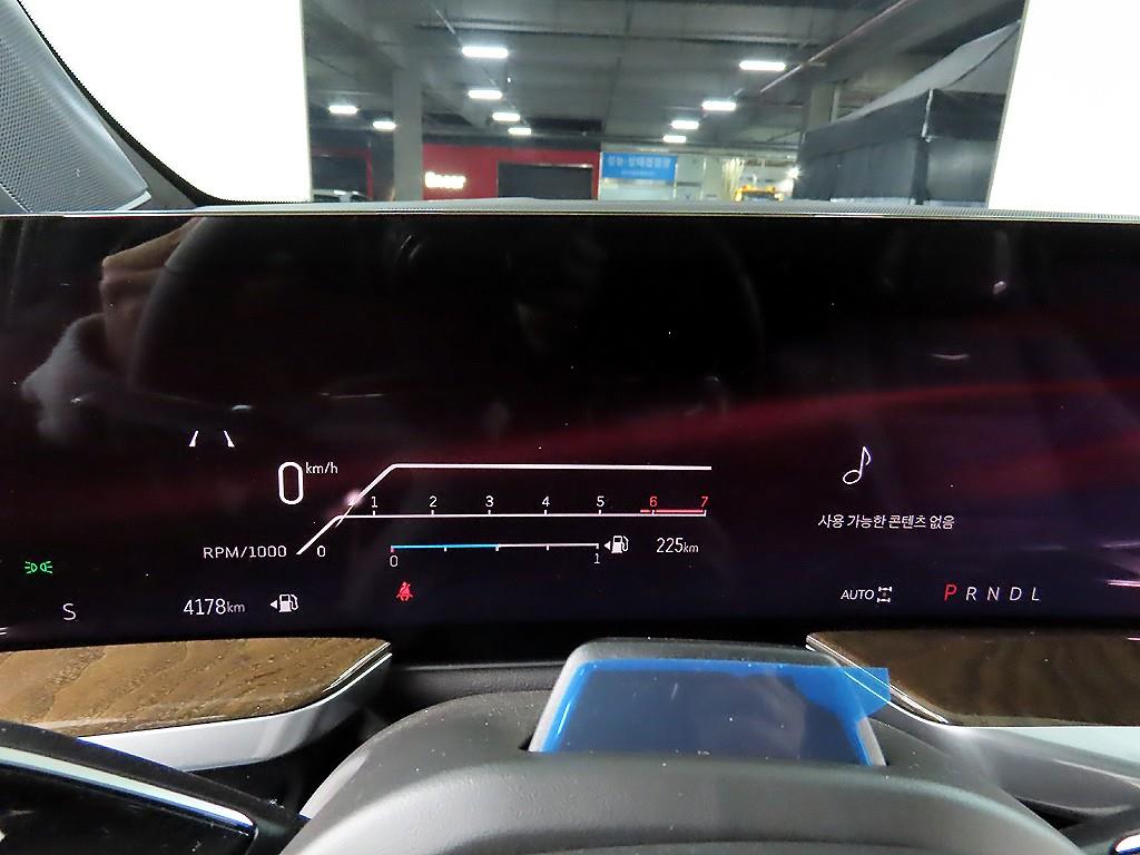 캐딜락 에스컬레이드(5세대) 6.2 V8 프리미엄 럭셔리 플래티넘 - 이미지 5