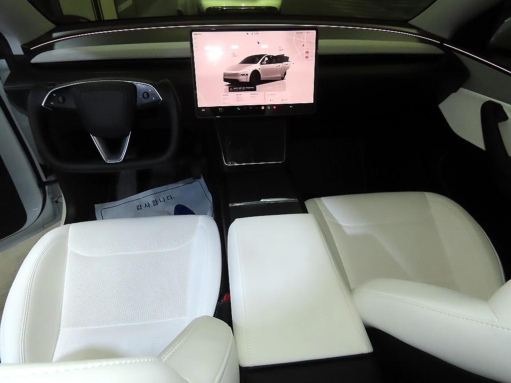 테슬라 모델 Y RWD - 이미지 11