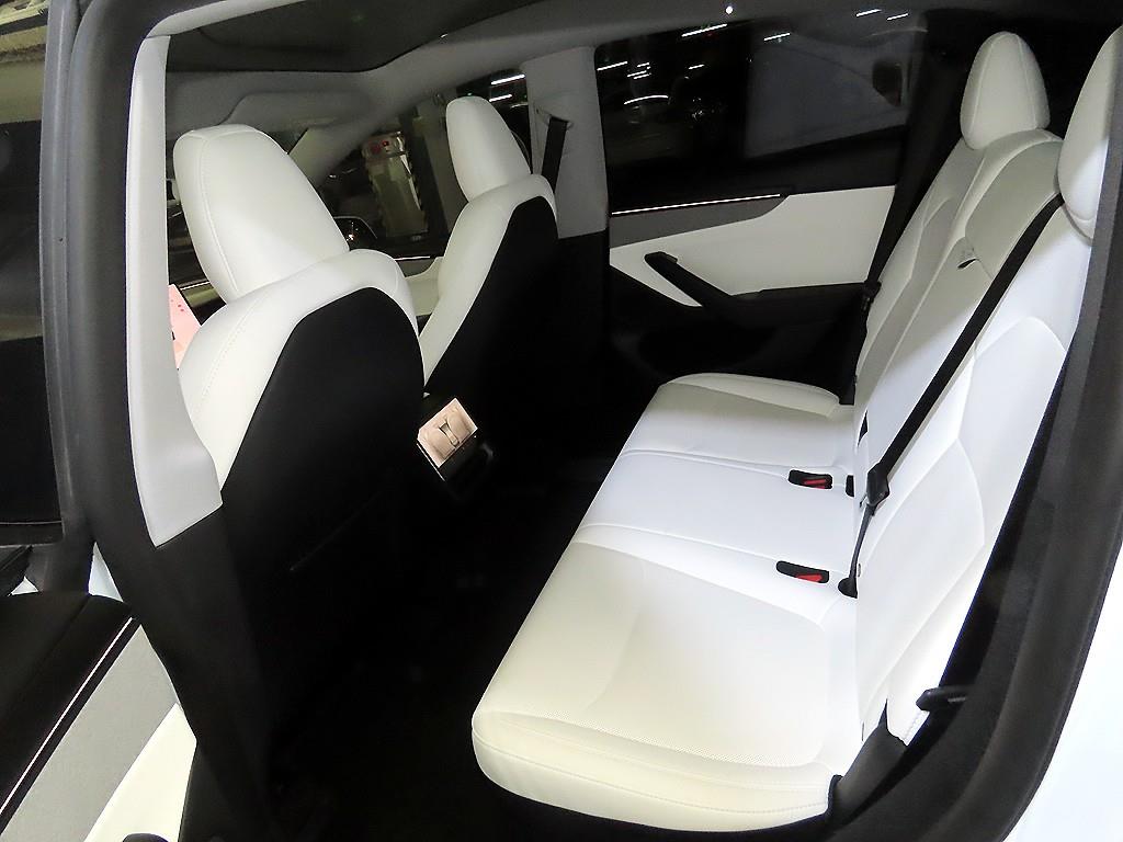 테슬라 모델 Y RWD - 이미지 6