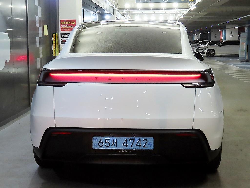 테슬라 모델 Y RWD - 이미지 18