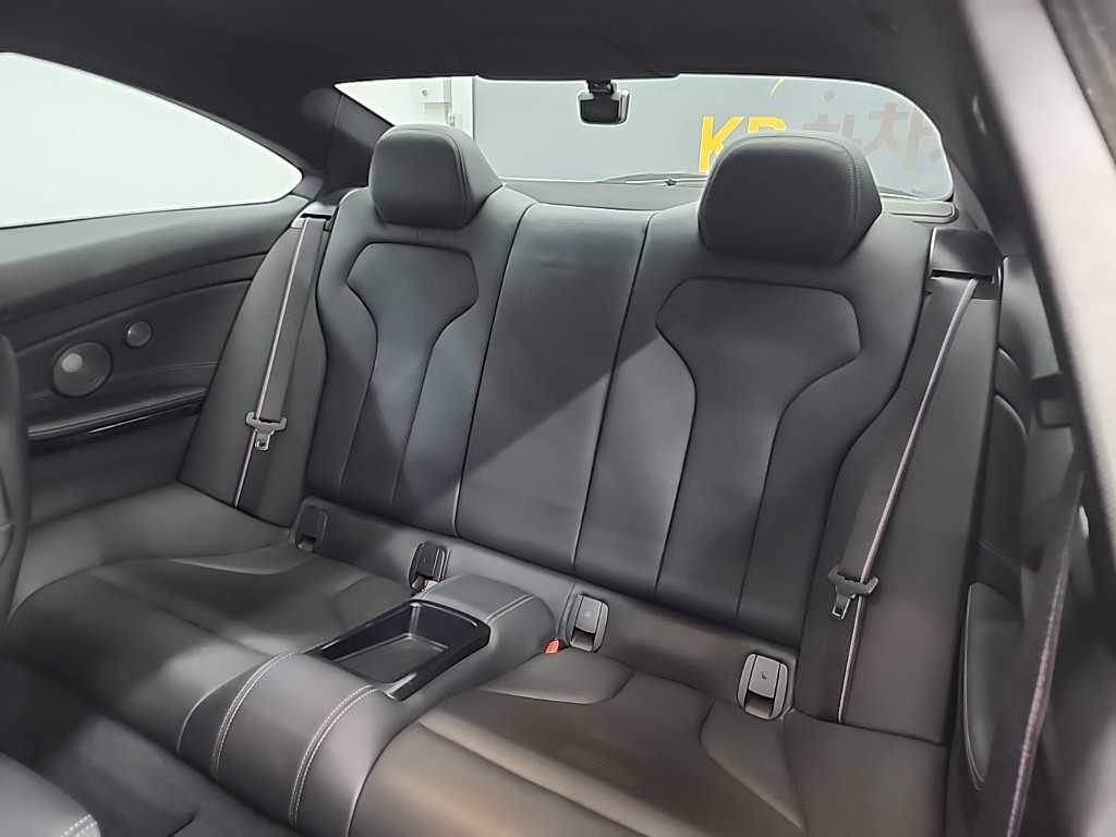 BMW M4 M4 쿠페 컴페티션 인디비주얼 - 이미지 7